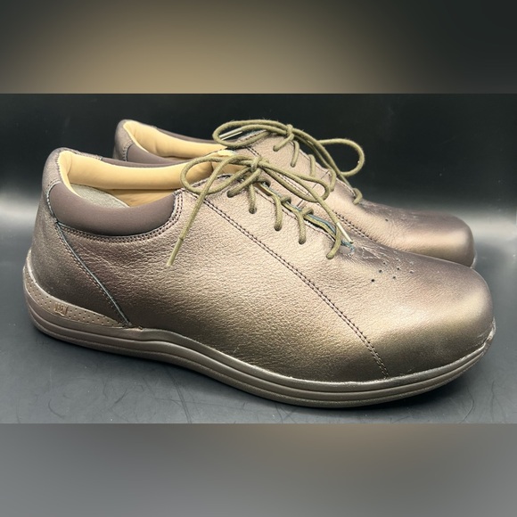 Drew-Tulip Women’s Brown Leather Shoes- Size:10WW minor heel‎ lift on one side